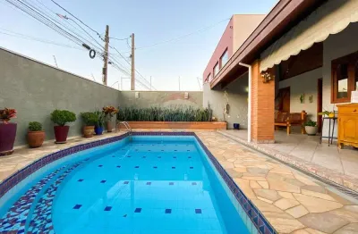 Casa térrea no centro de Mogi Mirm - área gourmet com piscina - R$ 950.000,00