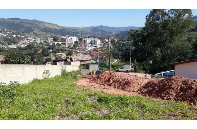 Terreno a venda em lindoia com vista , com 545,43 m2 , toda murada com portão e tela na parte superior, vista maravilhosa