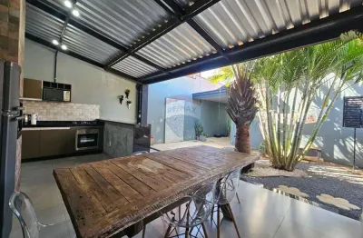 Casa a venda residencial jardim ipê amarelo com 2 quartos e área gourmet nos fundos