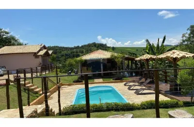 Casa campo/pousada 170m2 construído, 2000 m2 todo cercado área total, 2 suítes  mobiliadas , cozinha gourmet, 06 vagas descobertas, 1 lavanderia