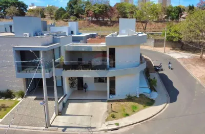 Sobrado à venda em condomínio fechado com 3 quartos, suíte master com closet planejado em mogi guaçu