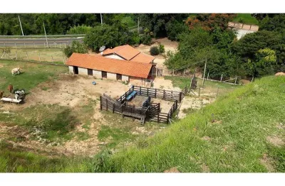 Área de 4,96 hectares, 0,45 hectares app, 0,14 hectares de vegetação nativa, 0,14 de reserva legal, 0,44 de uso consolidado. 1 casa