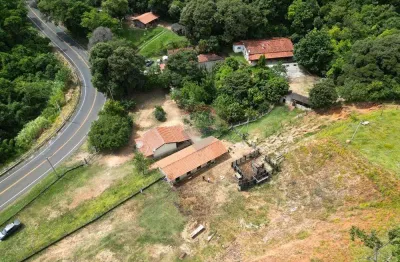Área de 4,96 hectares, 0,45 hectares app, 0,14 hectares de vegetação nativa, 0,14 de reserva legal, 0,44 de uso consolidado. 1 casa