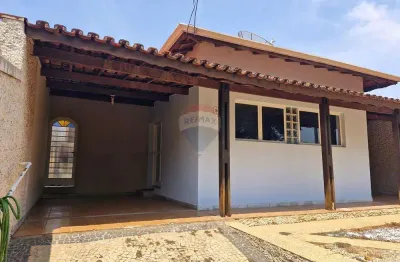 Casa disponível para locação no bairro santa cruz em mogi mirim