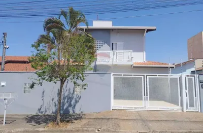 O Sobrado dos Seus Sonhos: 4 Dormitórios e Área Gourmet Completa