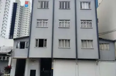 Apartamento com 1 dormitório e 1 vaga de garagem localizado a 500m da praia