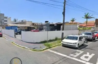 Terreno amplo de esquina com imenso potencial no centro