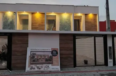 Sobrado com 3 dormitórios e 2 vagas recém-construído