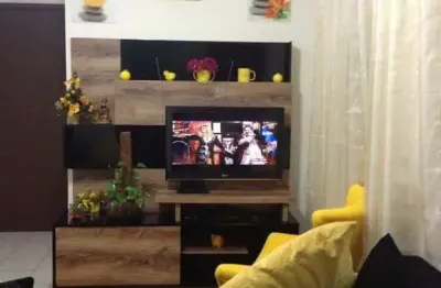 Apartamento térreo com 2 dormitórios localizado a 5 minutos da passarela da barra