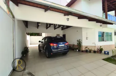 Casa fantástica com suíte master + 2 demi-suítes no bairro das nações