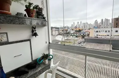 Apartamento com 2 dormitórios e 1 vaga a 150 metros da univali