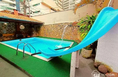 Sobrado com 4 quartos canto do forte em praia grande/sp