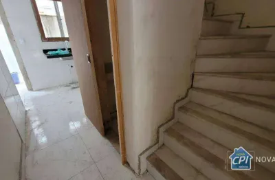 Sobrado em condomínio com 2 quartos no tude bastos (sítio do campo) em praia grande/sp