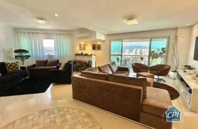 Luxuoso apartamento à venda na ponta da praia no melhor condomínio clube de santos.