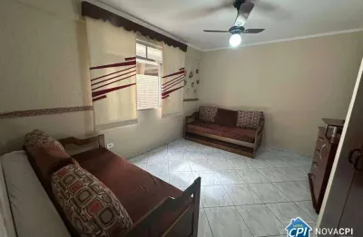 Kitnet ampla e bem conservada no canto do forte com 36m² – aceita financiamento