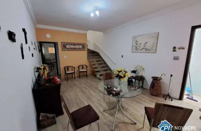 Casa ampla com churrasqueira e 3 quartos – terreno de 200m² – à venda