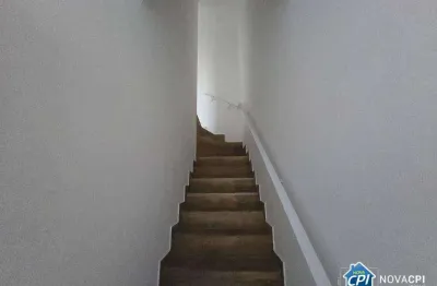 Casa sobreposta com 2 quartos no tude bastos na praia grande/sp