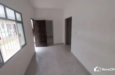 Casa para alugar com 01 quarto no canto do forte em praia grande/sp
