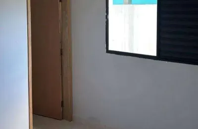Casa geminada no cibratel – 2 quartos, 2 banheiros e 1 vaga em itanhaém