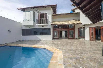 Casa à venda – 5 suítes com piscina e sauna, praia grande