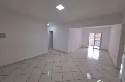Apartamento com 2 quartos vila guilhermina na praia grande/sp