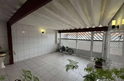 Casa geminada na guilhermina – 2 dorms, 1 suíte, churrasqueira e 2 vagas!