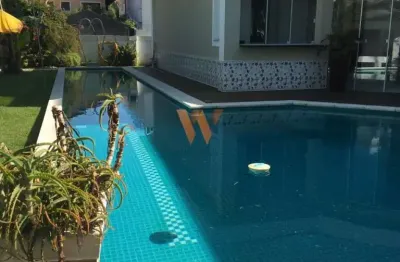 Ótima casa com 374m² à venda em jurerê in – florianópolis/sc!