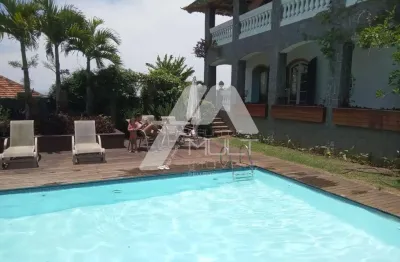 Lindo sobrado com 3 suítes máster piscina e casa de caseiro