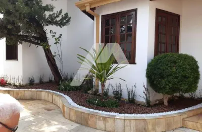 Casa com 4 quartos à venda na Vila Santos, Caçapava 