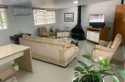 Casa com 3 quartos à venda na Rua Tijuca, Medianeira, Porto Alegre