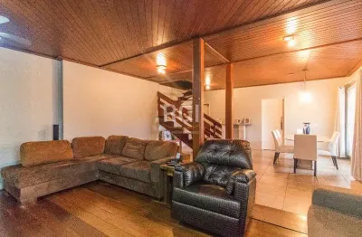 Casa com 3 quartos à venda na Rua Marquês do Maricá, Vila Nova, Porto Alegre