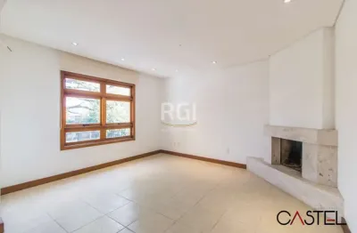 Casa com 3 quartos à venda na avenida guarujá, 206, guarujá, porto alegre por r$ 649.900