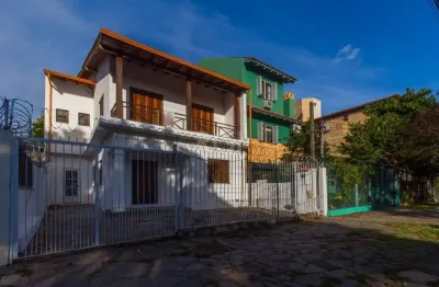 Casa com 3 quartos à venda na Rua Afonso Arinos, Camaquã, Porto Alegre