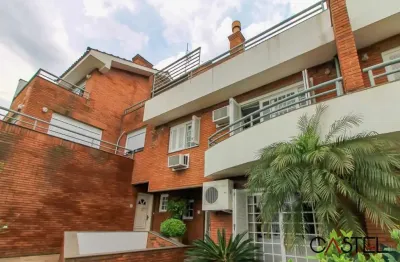 Casa em condomínio fechado com 4 quartos à venda na rua professor doutor milton guerreiro, 270, santa tereza, porto alegre por r$ 1.690.000