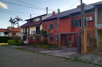 Casa com 4 quartos à venda na Rua Mário Assumpção, Guarujá, Porto Alegre