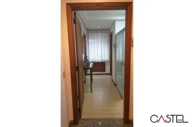 Sala comercial à venda na rua fernando gomes, 128, moinhos de vento, porto alegre por r$ 250.000