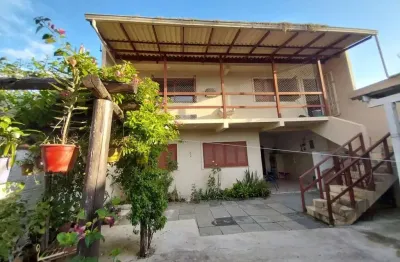 Casa com 2 quartos à venda na rua dos flamboaiãs, 90, ponta grossa, porto alegre por r$ 371.000