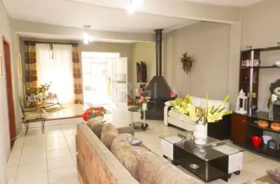 Casa com 3 quartos à venda na Rua João Berutti, Chácara das Pedras, Porto Alegre