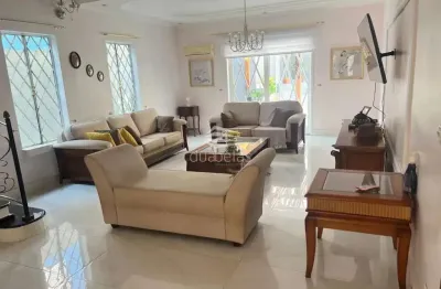 Belíssima casa à venda – região privilegiada, perto do colinas shopping