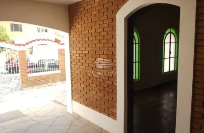 Alugo casa com 03 dormitórios e alugo uma edícula 01 dormitório