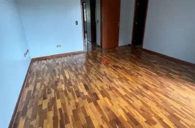 Casa com 3 quartos para alugar na Zona 17, Maringá 