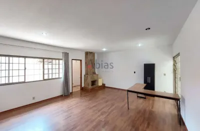 Casa com 4 quartos para alugar na Avenida Pau Brasil, 437, Jardim Cardinalli, São Carlos