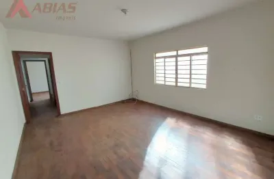 Casa com 3 quartos para alugar na Avenida das Gardênias, 351, Cidade Jardim, São Carlos