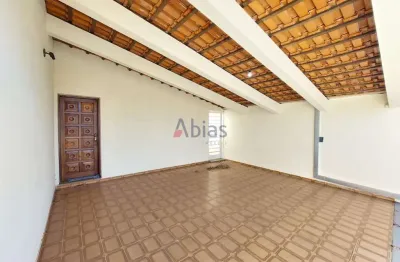 Casa com 3 quartos para alugar na Avenida das Gardênias, 351, Cidade Jardim, São Carlos