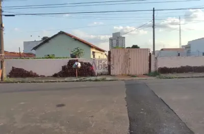 Terreno à venda na Rua Treze de Maio, 3395, Jardim São Carlos, São Carlos