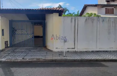 Parque fehr - residência 3 dormitórios, sendo uma suite. na parte de cima ficam 2 quartos e um banheiro. na parte de baixo , sala, cozinha , quarto(suíte), banheiro e área de serviço. garagem coberta 