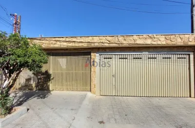Casa com 3 quartos para alugar na Rua Salomão Schevs, 722, Jardim Cruzeiro do Sul, São Carlos