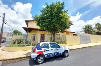 Casa com 3 quartos à venda na Rua Marechal Deodoro, 3716, Vila Nery, São Carlos