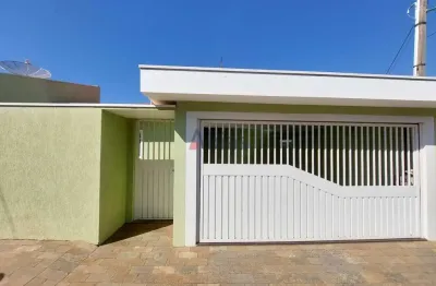 Casa com 3 quartos para alugar na Rua Jesuíno de Arruda, 3004, Jardim São Carlos, São Carlos