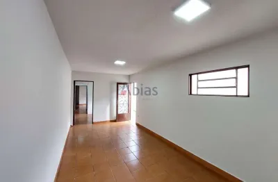 Casa com 2 quartos para alugar na Rua Gastão Vieira, 397, Parque Santa Felícia Jardim, São Carlos